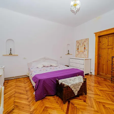 Majestic Heritage Apartment *
