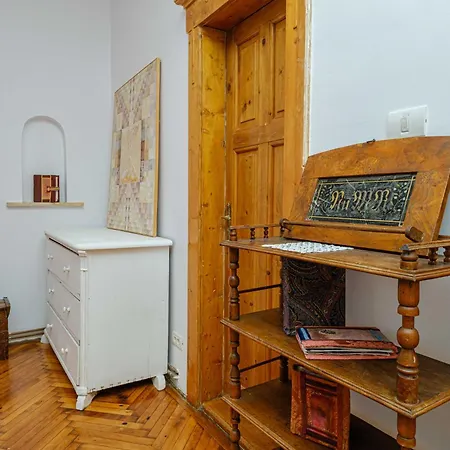 Majestic Heritage Apartment *