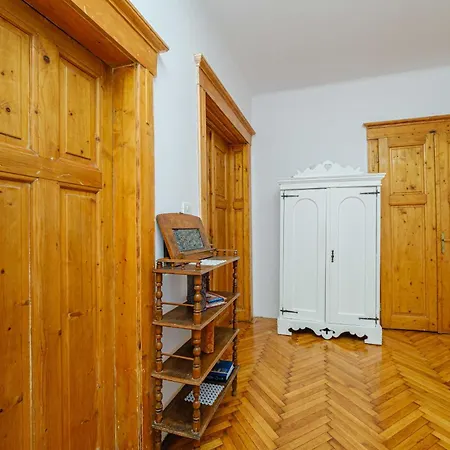 Majestic Heritage Apartment